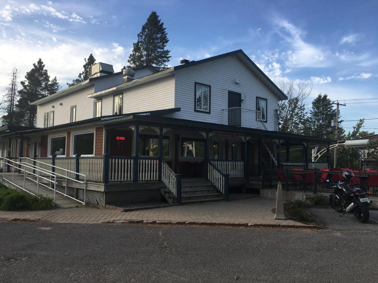 Auberge Valcartier Saint-Gabriel-De-Valcartier Eksteriør bilde